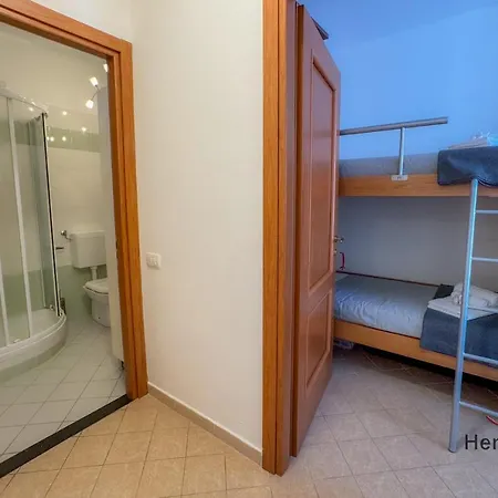 Center - Free Parking - Wifi - Smart Tv ואראצה